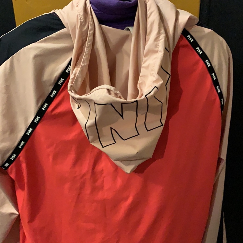 Pink windbreaker - Picture 3 of 3